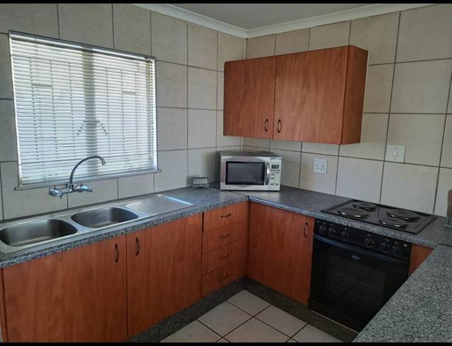 3 BEDROOM PROPERTY TO RENT IN WILROPARK